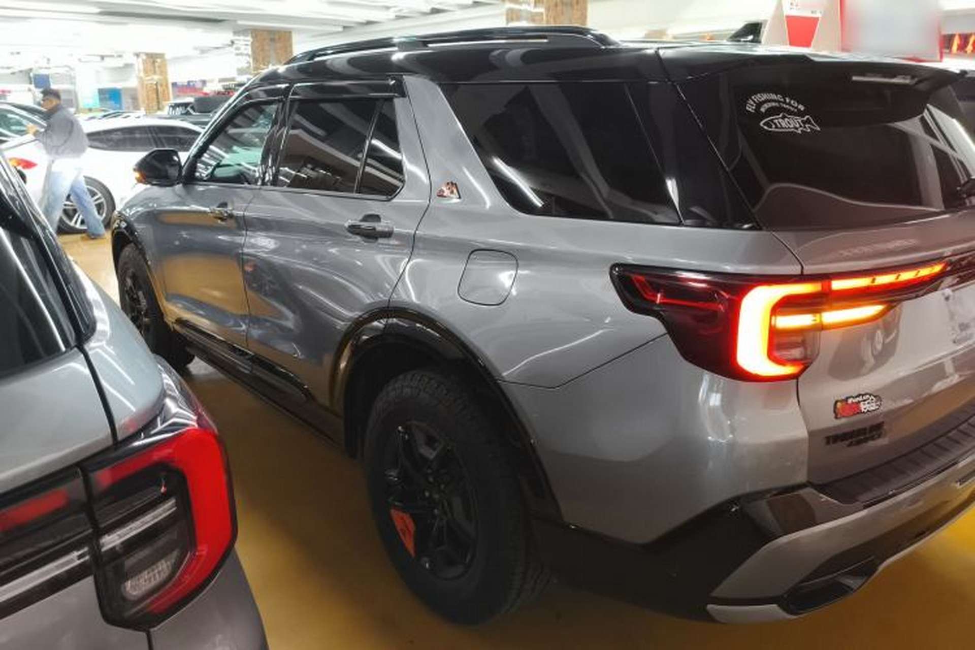 Used Ford Explorer 2023 EcoBoost 285 Kunlun Peak Edition 6-Seater Left Side
