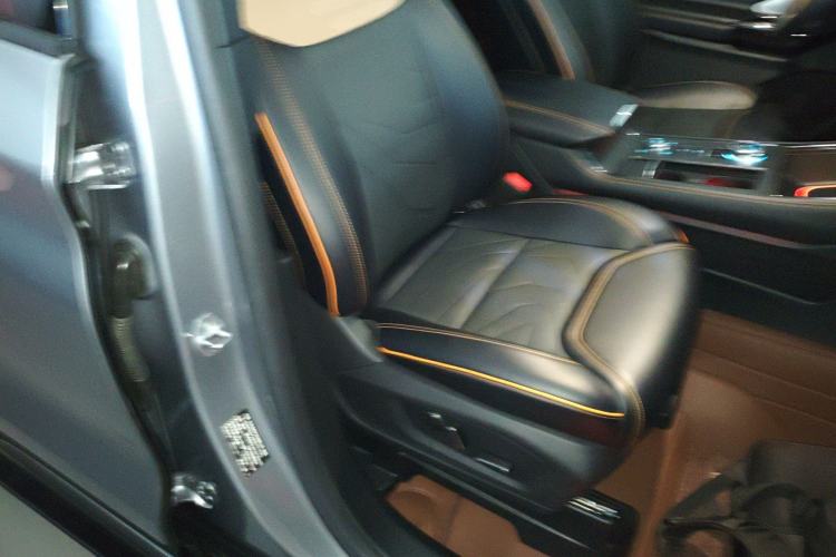 Used Ford Explorer 2023 EcoBoost 285 Kunlun Peak Edition 7-Seater Right Front Seat