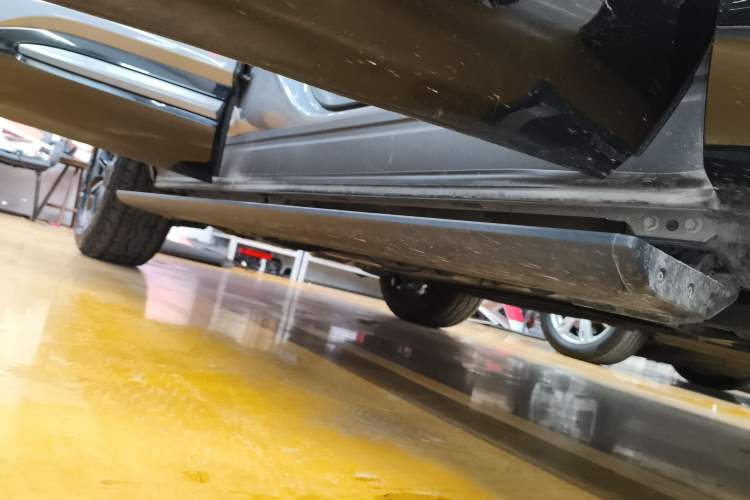 Used Ford Explorer 2023 EcoBoost 285 Kunlun Peak Edition 6-Seater Right Side Sill