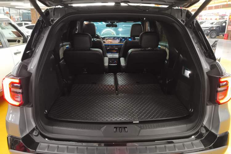 Used Ford Explorer 2023 EcoBoost 285 Kunlun Peak Edition 6-Seater Trunk