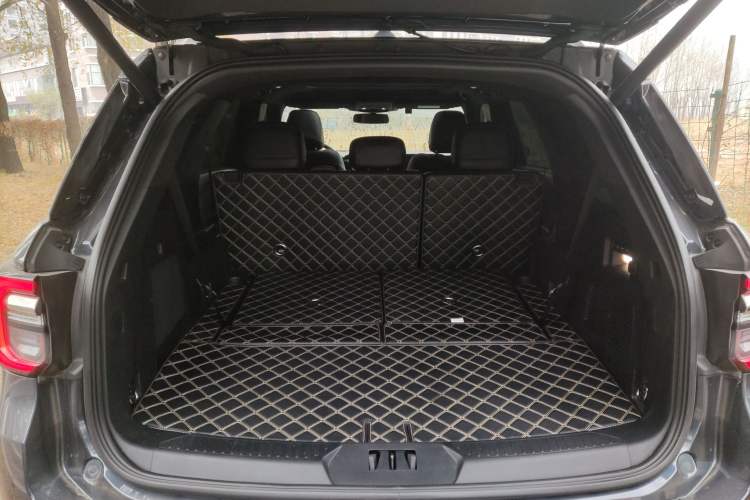 Used Ford Explorer 2023 EcoBoost 285 4x4 ST-LINE 7-Seater Trunk