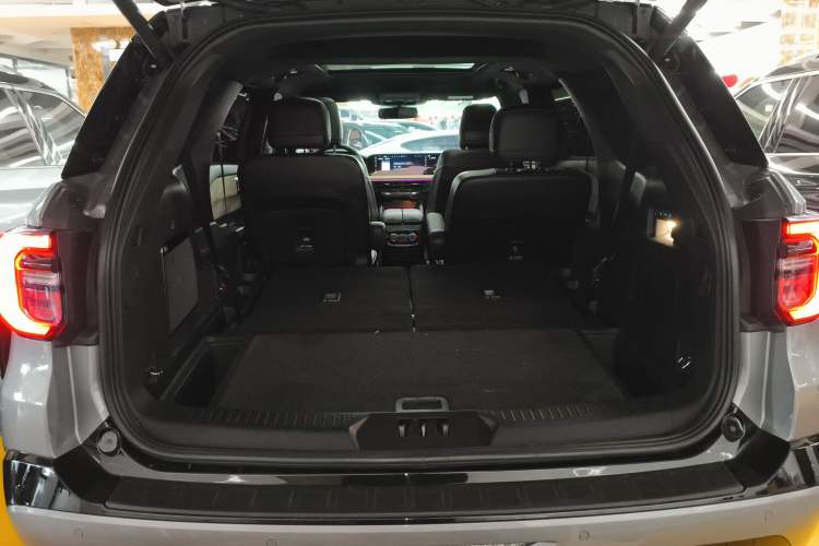 Used Ford Explorer 2023 EcoBoost 285 Kunlun Peak Edition 6-Seater Trunk