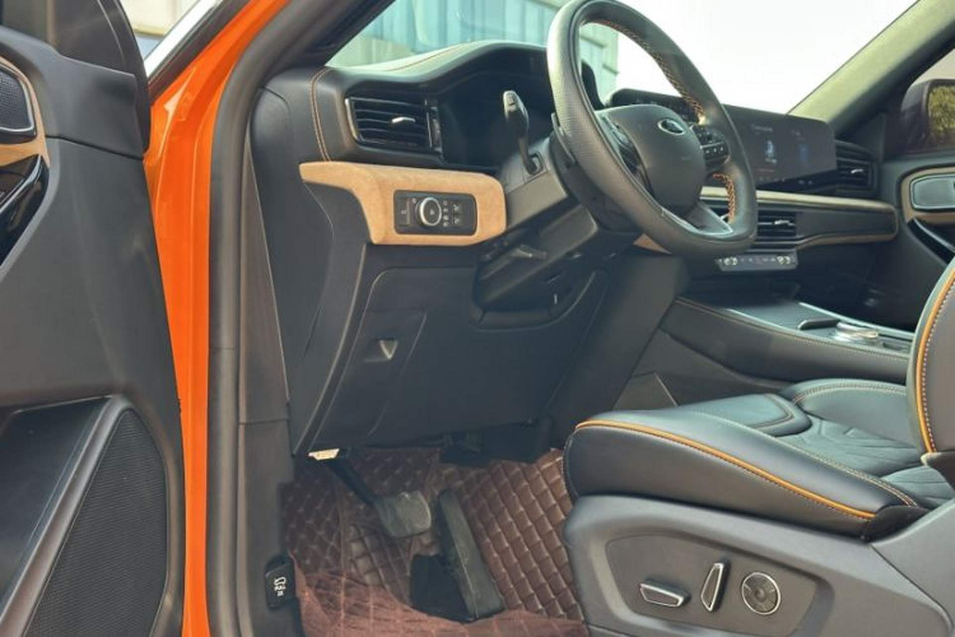 Used Ford Explorer 2023 EcoBoost 285 Kunlun Peak Edition 7-Seater Interior 10