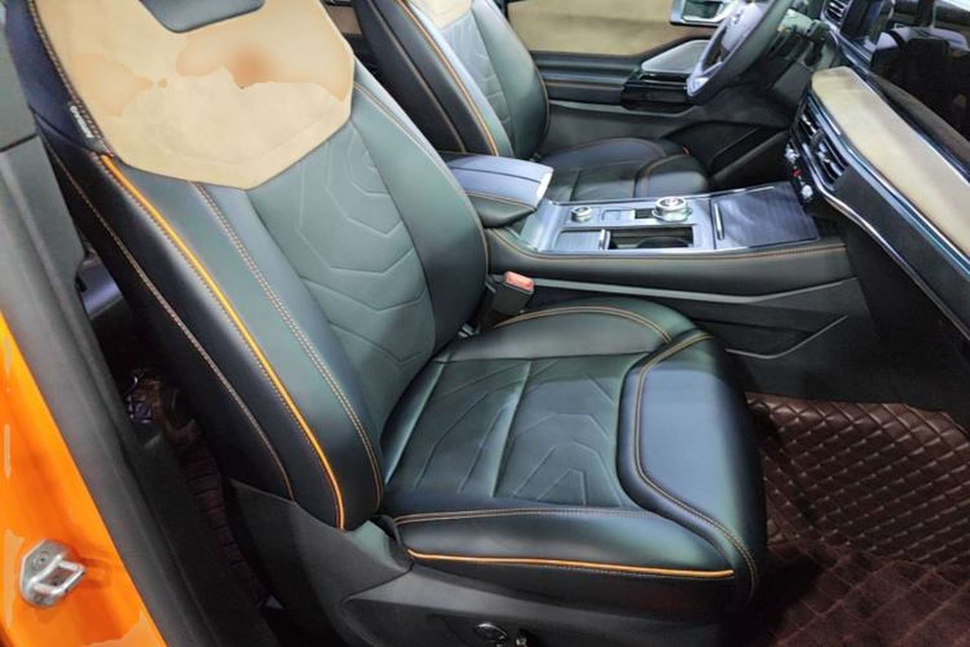 Used Ford Explorer 2023 EcoBoost 285 Kunlun Peak Edition 7-Seater Right Front Seat