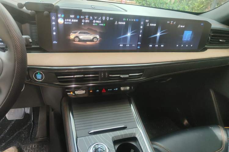 Used Ford Explorer 2023 EcoBoost 285 Kunlun Peak Edition 6-Seater Audio And AC Panel