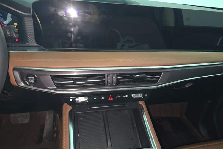 Used Ford Explorer 2023 EcoBoost 285 Rear-Drive Trend Edition 7-Seater Audio And AC Panel