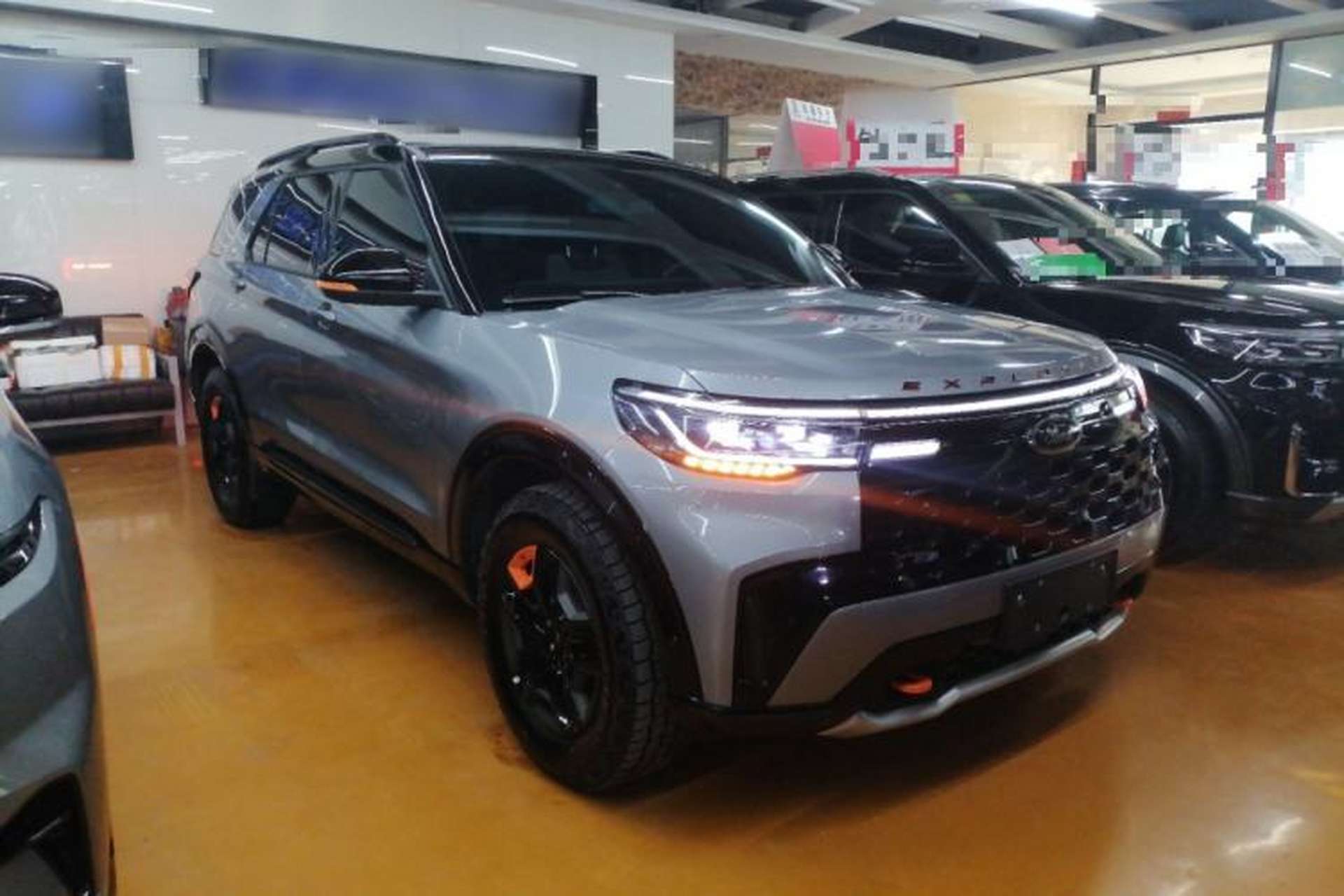 Used Ford Explorer 2023 EcoBoost 285 Kunlun Peak Edition 7-Seater Front Right 45 Deg