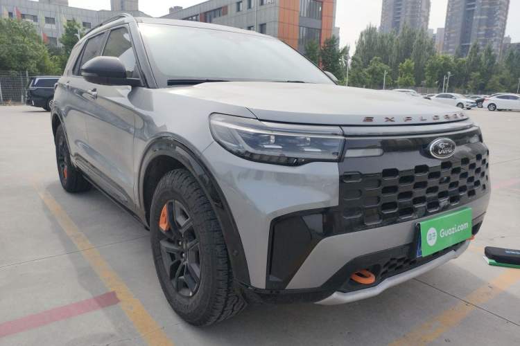 Used Ford Explorer 2023 EcoBoost 285 Kunlun Peak Edition 6-Seater Front Right 45 Deg