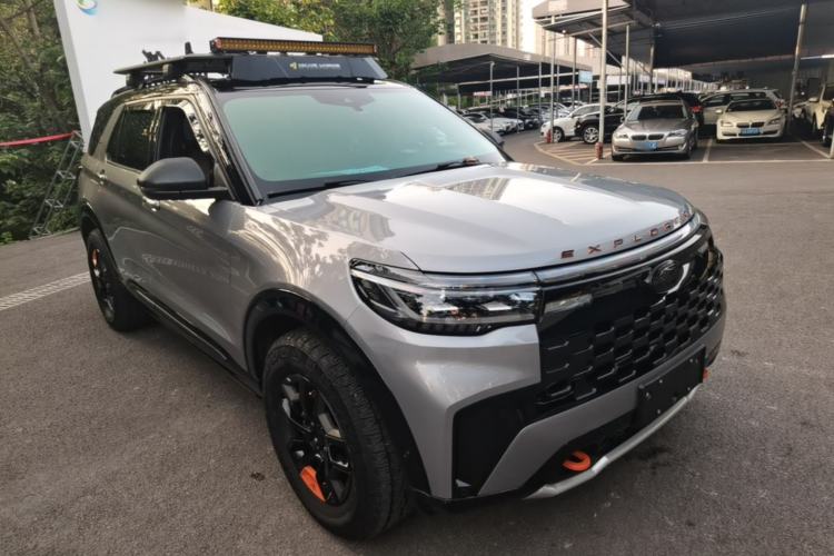 Used Ford Explorer 2023 EcoBoost 285 Kunlun Peak Edition 7-Seater Front Right 45 Deg