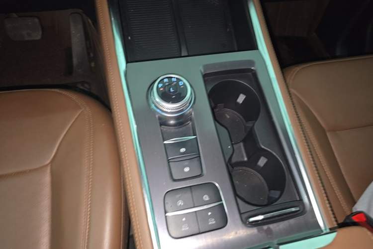 Used Ford Explorer 2023 EcoBoost 285 Rear-Drive Trend Edition 7-Seater Gear Lever