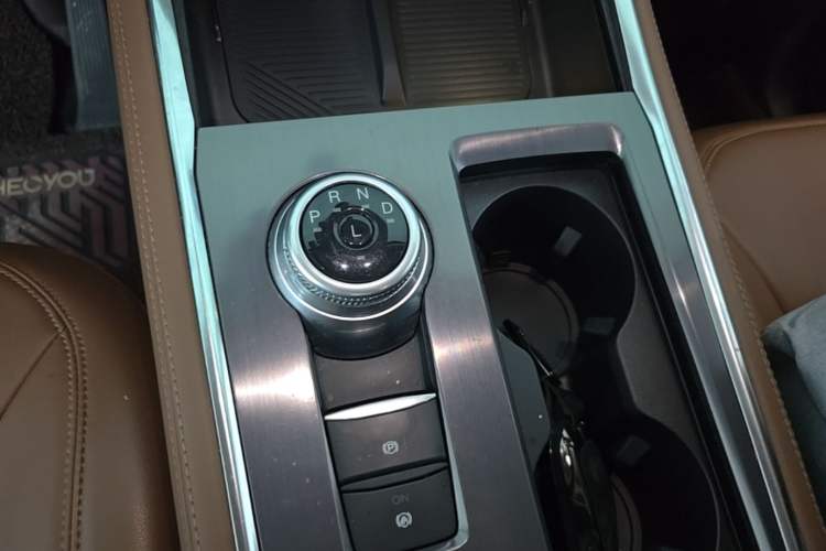 Used Ford Explorer 2023 EcoBoost 285 Rear-Drive Trend Edition 7-Seater Gear Lever