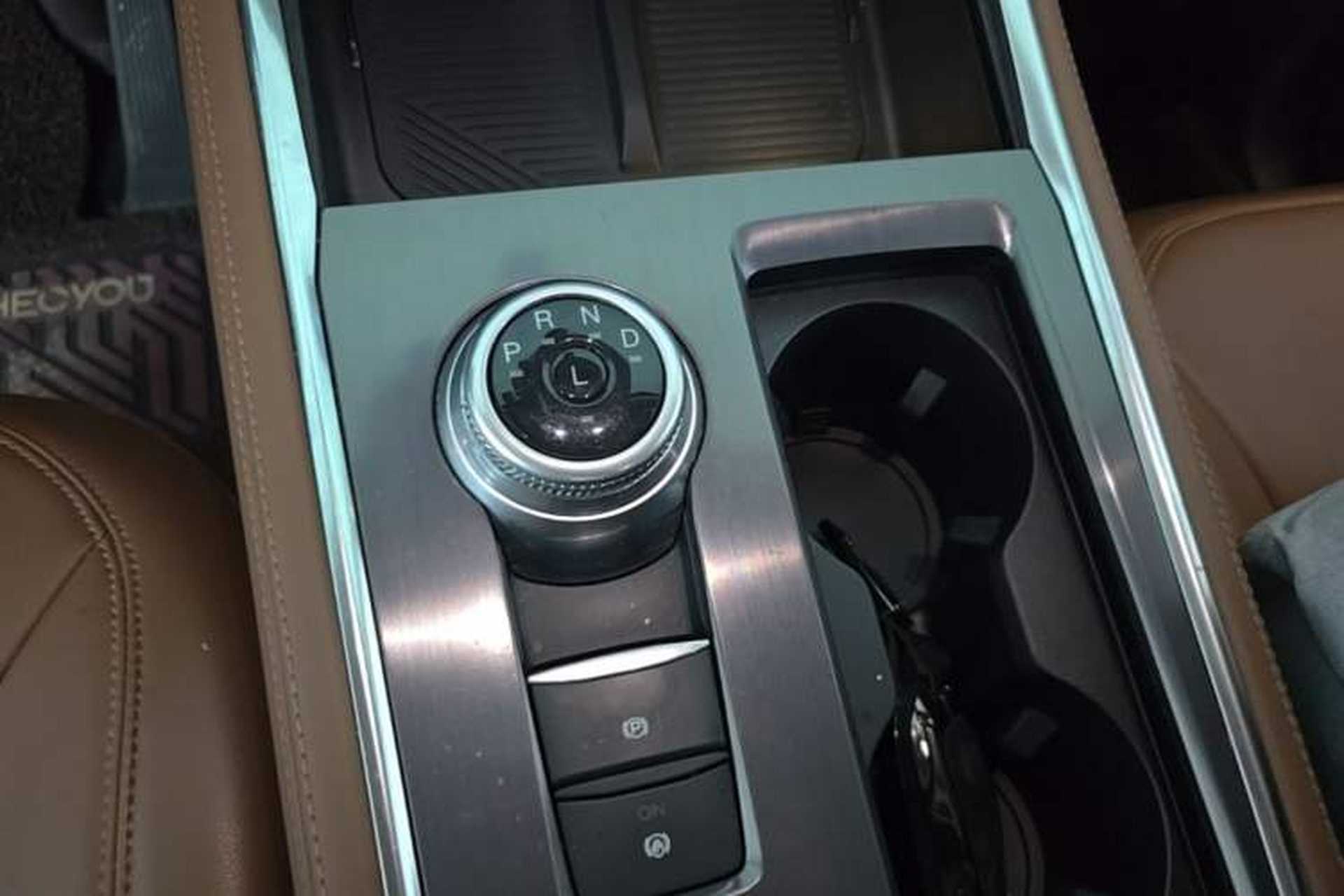 Used Ford Explorer 2023 EcoBoost 285 Rear-Drive Trend Edition 7-Seater Gear Lever