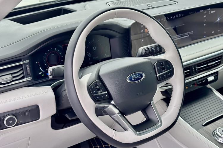 Used Ford Explorer 2023 EcoBoost 285 Four-Wheel Drive Red Gold Edition 6 Seats Interior 13