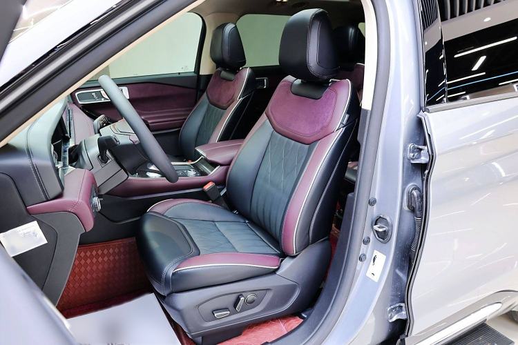 Used Ford Explorer 2023 EcoBoost 285 Four-Wheel Drive Titanium Edition 6 Seats Interior 5