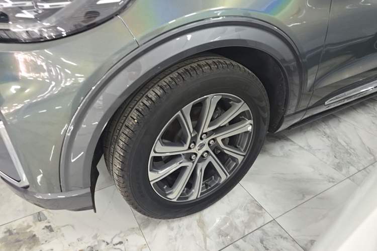 Used Ford Explorer 2023 EcoBoost 285 Rear-Drive Trend Edition 7-Seater Left Front Wheel Hub