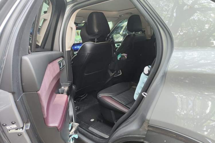 Used Ford Explorer 2023 EcoBoost 285 Four-Wheel Drive Titanium Edition 7-Seater Left Rear Seat