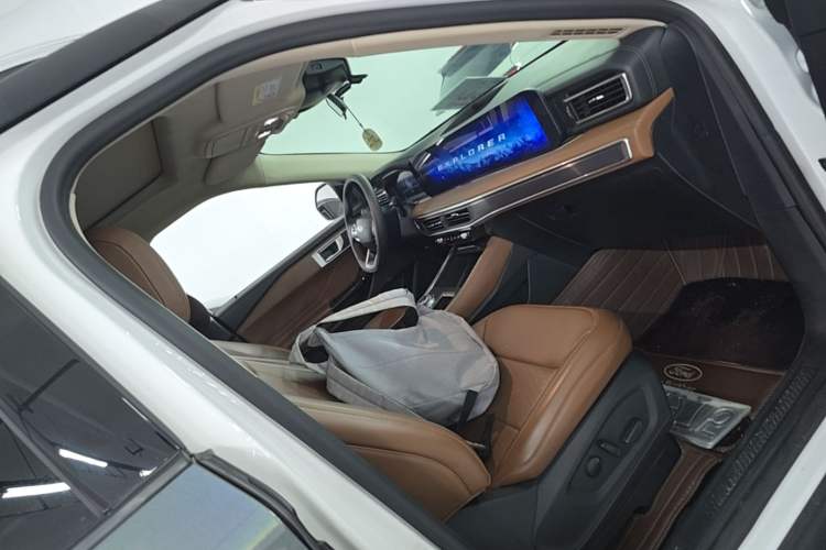 Used Ford Explorer 2023 EcoBoost 285 Rear-Drive Trend Edition 7-Seater Right Front Seat