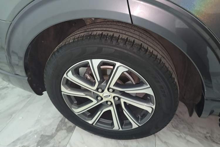 Used Ford Explorer 2023 EcoBoost 285 Rear-Drive Trend Edition 7-Seater Right Rear Wheel Hub
