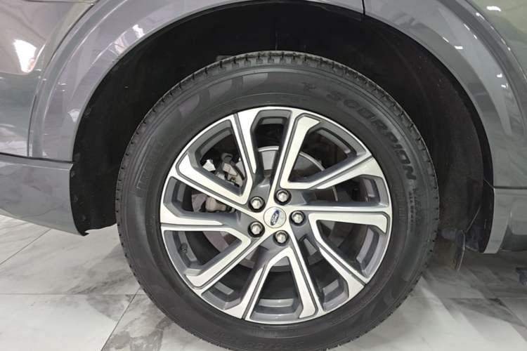 Used Ford Explorer 2023 EcoBoost 285 Rear-Drive Trend Edition 7-Seater Right Rear Wheel Hub