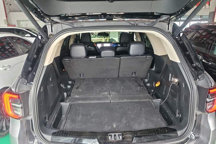 Used Ford Explorer 2023 EcoBoost 285 Four-Wheel Drive Stylish Plus Version 7 Seats Trunk