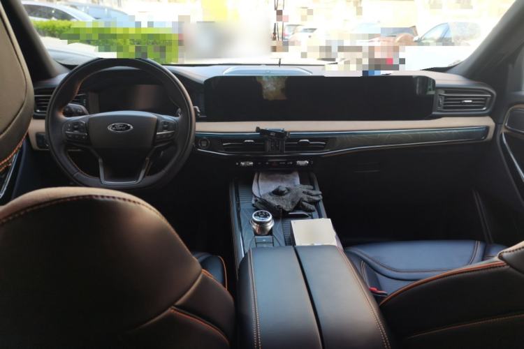 Used Ford Explorer 2023 EcoBoost 285 Kunlun Peak Edition 7-Seater Center Console
