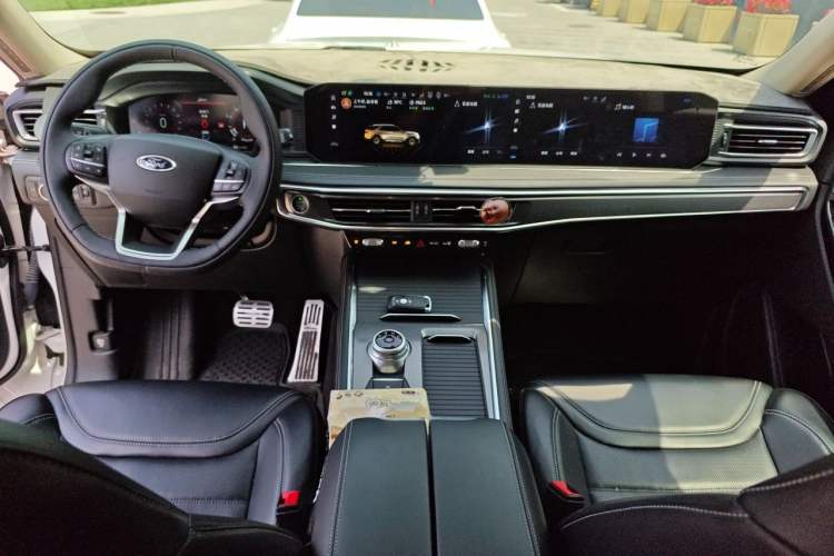 Used Ford Explorer 2023 EcoBoost 285 Four-Wheel Drive Stylish Plus Version 7 Seats Center Console