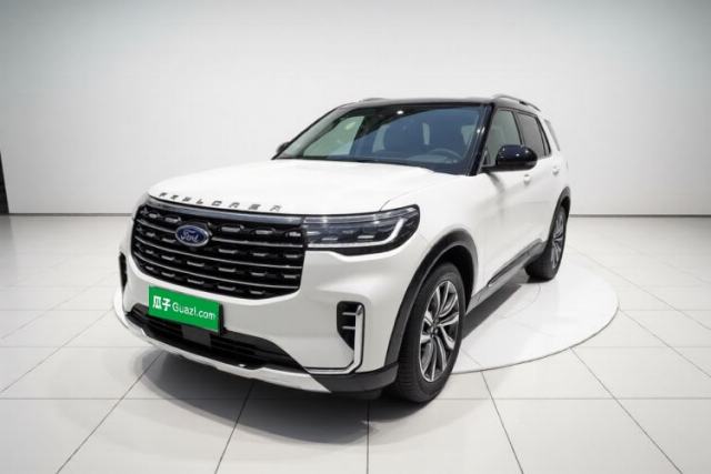 Ojetý Ford Explorer 2023 EcoBoost 285 Four-Wheel Drive Titanium Edition 7-Seater