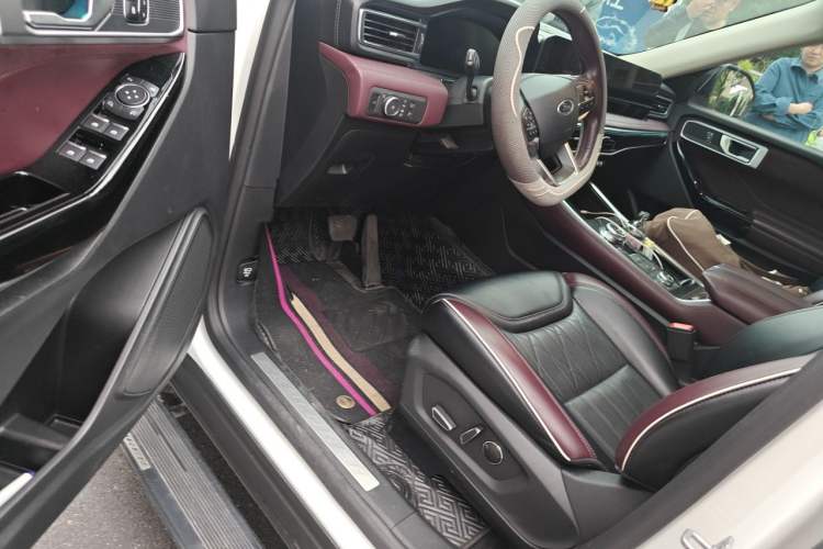 Used Ford Explorer 2023 EcoBoost 285 Four-Wheel Drive Titanium Edition 7-Seater Driver Seat