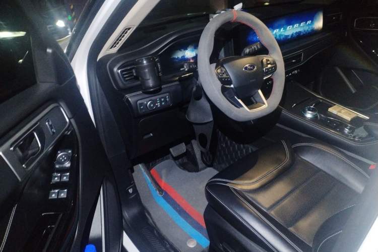 Used Ford Explorer 2023 EcoBoost 285 Four-Wheel Drive Stylish Plus Version 7 Seats Driver Seat
