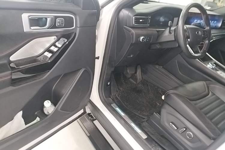 Used Ford Explorer 2023 EcoBoost 285 4x4 ST-LINE 6-Seater Driver Seat