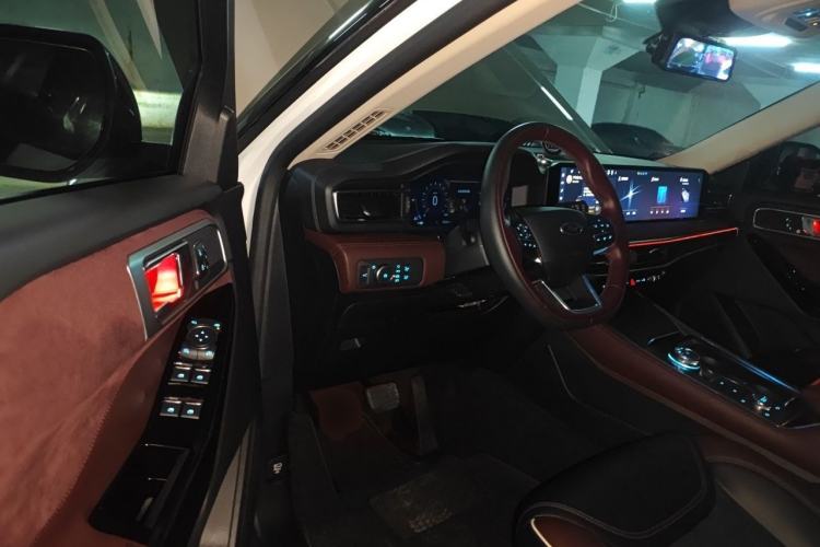 Used Ford Explorer 2023 EcoBoost 285 Four-Wheel Drive Titanium Edition 7-Seater Driver Seat