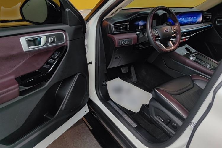 Used Ford Explorer 2023 EcoBoost 285 Four-Wheel Drive Titanium Edition 7-Seater Driver Seat