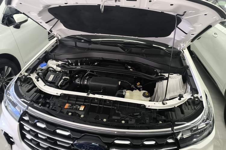 Used Ford Explorer 2023 EcoBoost 285 Four-Wheel Drive Titanium Edition 7-Seater Engine Bay