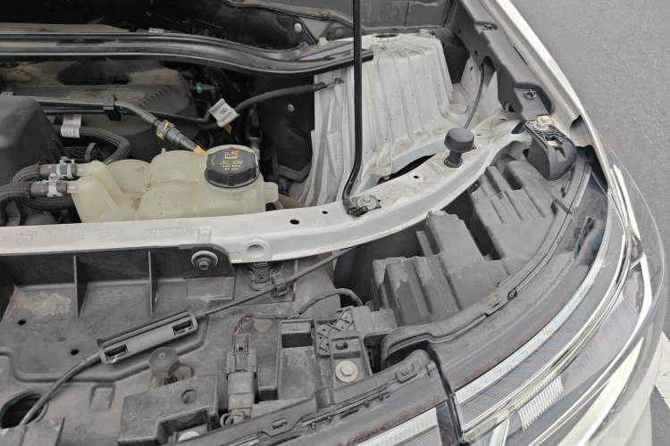 Used Ford Explorer 2023 EcoBoost 285 Four-Wheel Drive Titanium Edition 7-Seater Engine Bay Left
