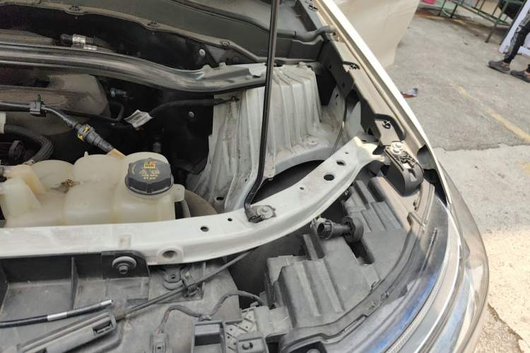 Used Ford Explorer 2023 EcoBoost 285 Four-Wheel Drive Titanium Edition 7-Seater Engine Bay Left