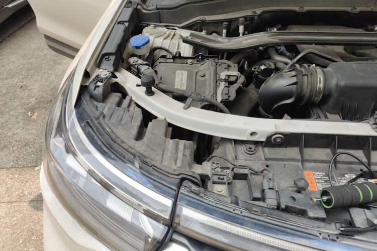 Used Ford Explorer 2023 EcoBoost 285 Four-Wheel Drive Titanium Edition 7-Seater Engine Bay Right