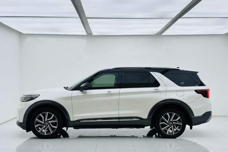 Used Ford Explorer 2023 EcoBoost 285 Four-Wheel Drive Titanium Edition 7-Seater Exterior 1