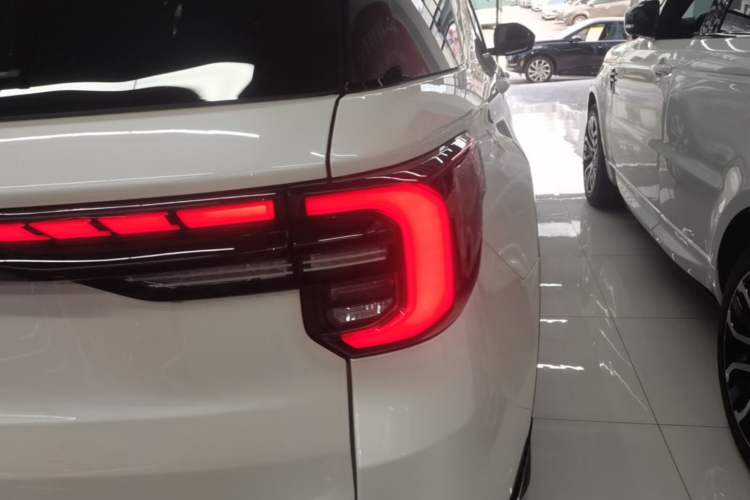 Used Ford Explorer 2023 EcoBoost 285 Four-Wheel Drive Red Gold Edition 6 Seats Exterior 3