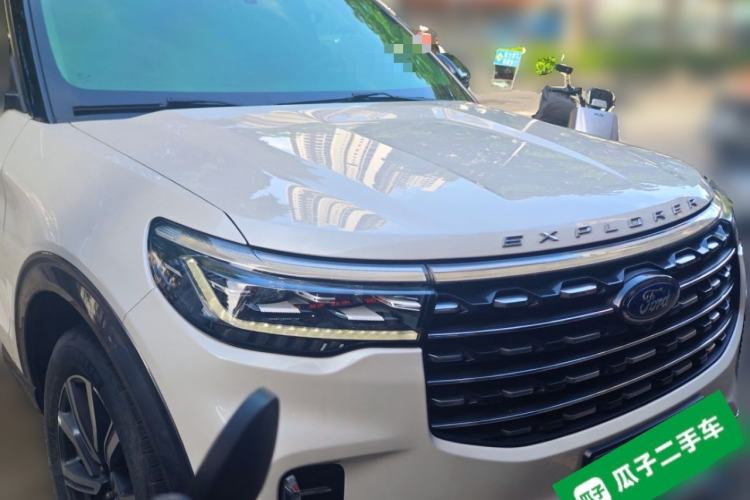 Used Ford Explorer 2023 EcoBoost 285 Four-Wheel Drive Titanium Edition 7-Seater Front Right 45 Deg