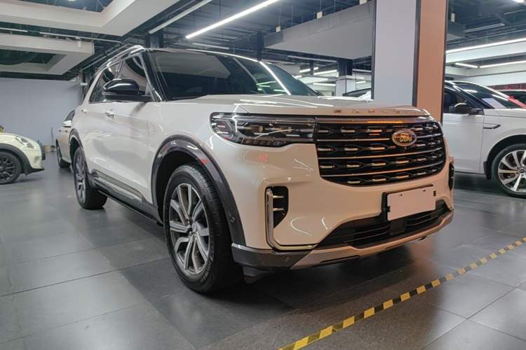 Used Ford Explorer 2023 EcoBoost 285 Four-Wheel Drive Titanium Edition 7-Seater Front Right 45 Deg