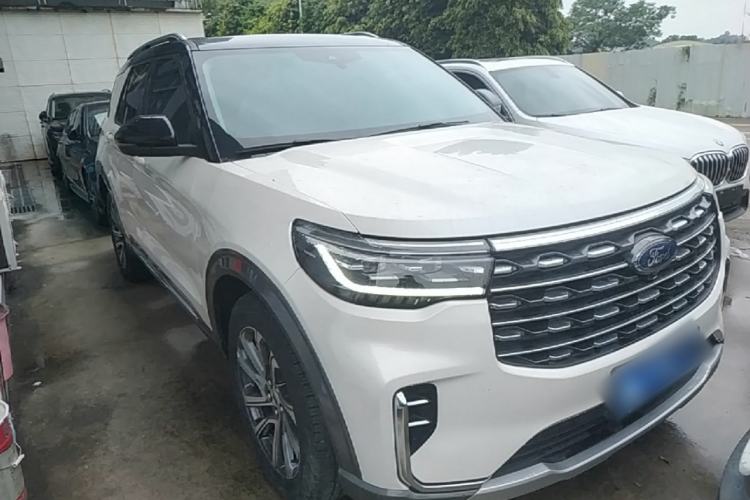 Used Ford Explorer 2023 EcoBoost 285 4x4 Trend Plus Edition 6 Seats Front Right 45 Deg