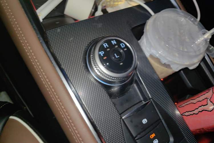 Used Ford Explorer 2023 EcoBoost 285 Four-Wheel Drive Titanium Edition 6 Seats Gear Lever