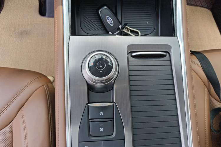 Used Ford Explorer 2023 EcoBoost 285 Four-Wheel Drive Stylish Plus Version 7 Seats Gear Lever