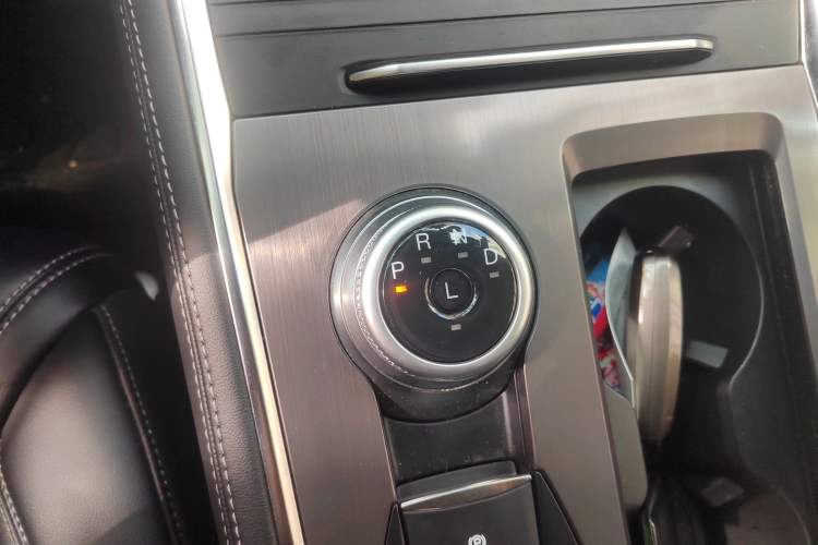 Used Ford Explorer 2023 EcoBoost 285 Four-Wheel Drive Stylish Plus Version 7 Seats Gear Lever