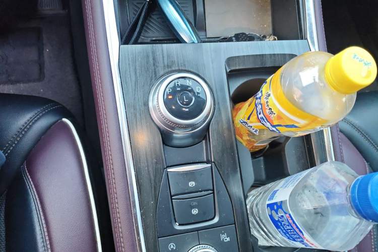 Used Ford Explorer 2023 EcoBoost 285 Four-Wheel Drive Titanium Edition 6 Seats Gear Lever