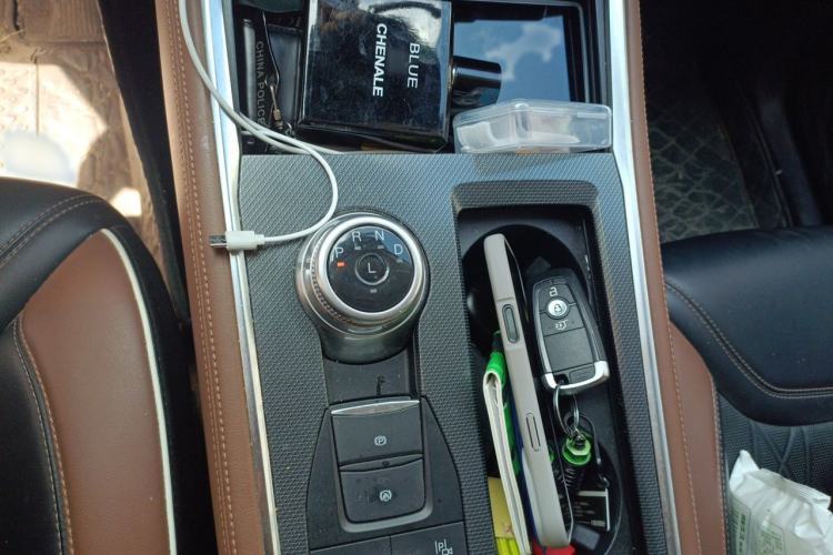 Used Ford Explorer 2023 EcoBoost 285 Four-Wheel Drive Titanium Edition 7-Seater Gear Lever