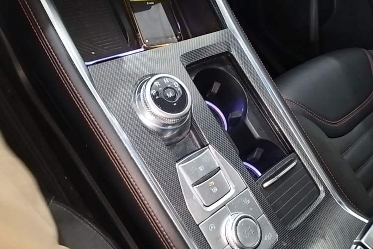 Used Ford Explorer 2023 EcoBoost 285 4x4 ST-LINE 6-Seater Gear Lever