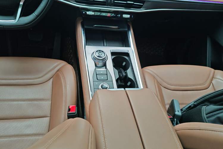 Used Ford Explorer 2023 EcoBoost 285 Four-Wheel Drive Stylish Plus Version 7 Seats Gear Lever
