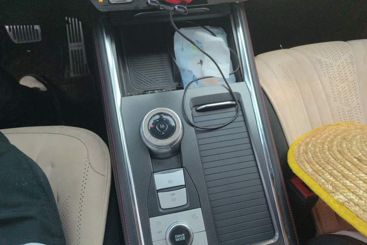 Used Ford Explorer 2023 EcoBoost 285 4x4 ST-LINE 7-Seater Gear Lever