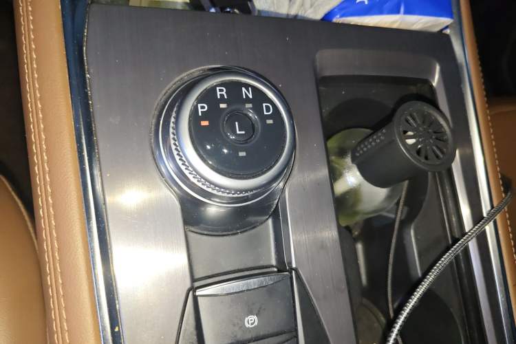 Used Ford Explorer 2023 EcoBoost 285 Four-Wheel Drive Stylish Plus Version 7 Seats Gear Lever